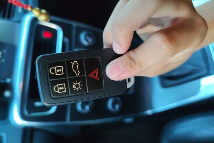 Used Volvo V60 2014 T5 Zhiyi Edition
