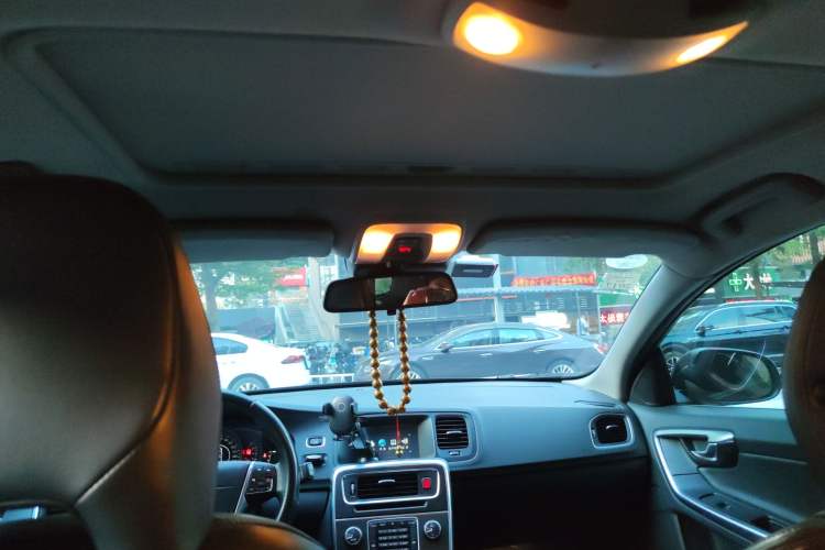 Used Volvo V60 2014 T5 Zhiyi Edition
