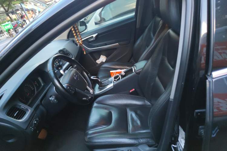 Used Volvo V60 2014 T5 Zhiyi Edition
