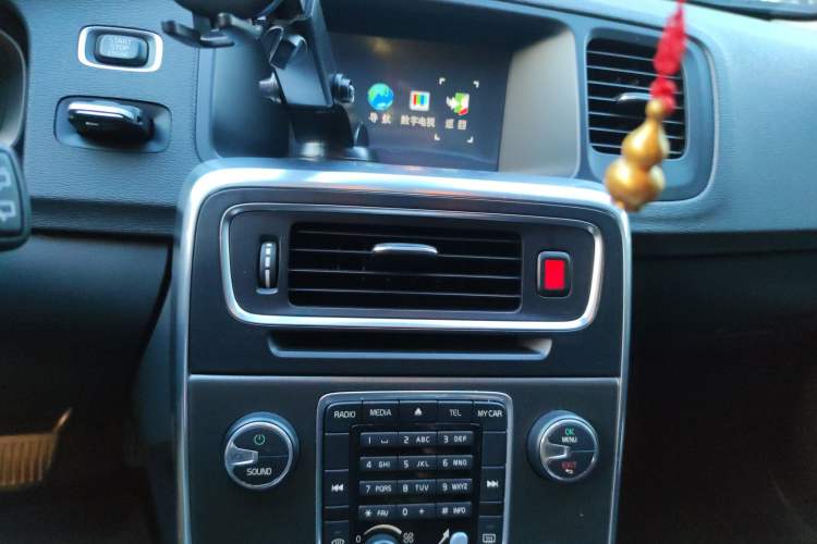 Used Volvo V60 2014 T5 Zhiyi Edition
