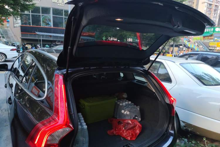 Used Volvo V60 2014 T5 Zhiyi Edition
