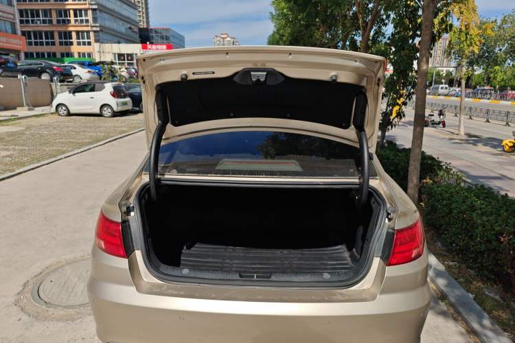 Used Geely Auto Emgrand GL 2017 1.8L Manual Elite Model
