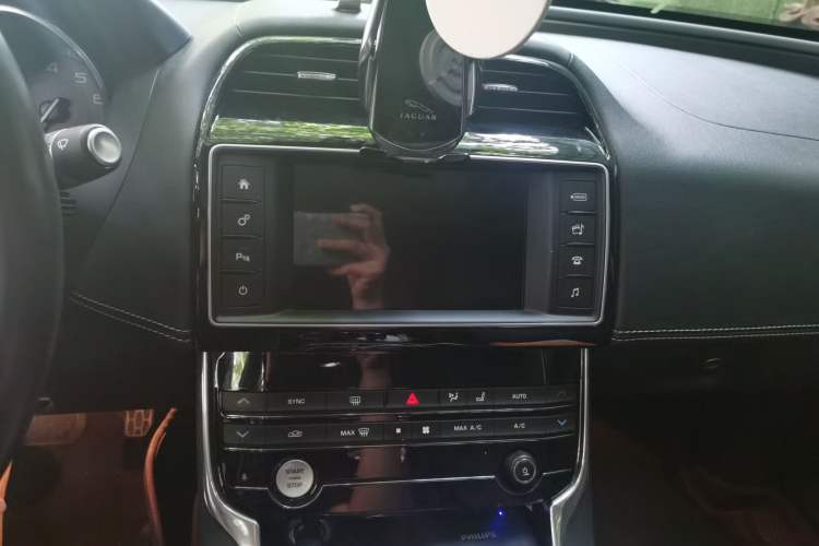 Used Jaguar XE 2015 2.0T 200 PS R-Sport