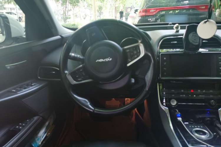 Used Jaguar XE 2015 2.0T 200 PS R-Sport