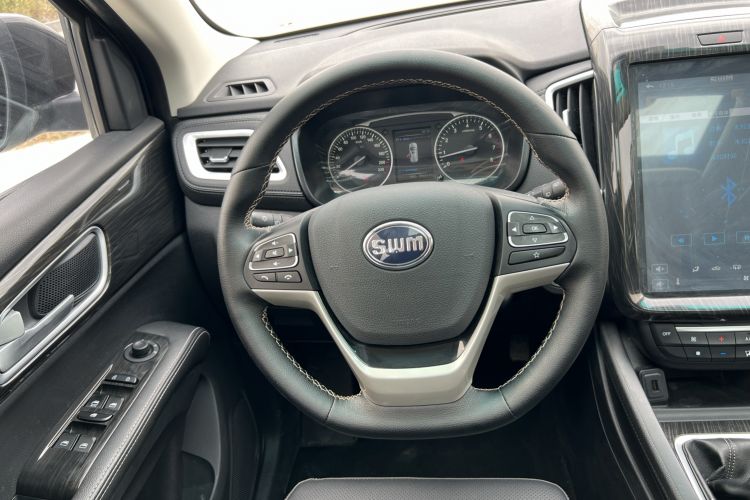 Used SWM X7 2016 1.8L Manual Luxury Edition 7 Seats