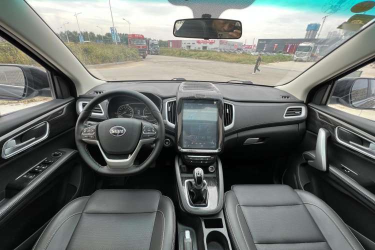 Used SWM X7 2016 1.8L Manual Luxury Edition 7 Seats