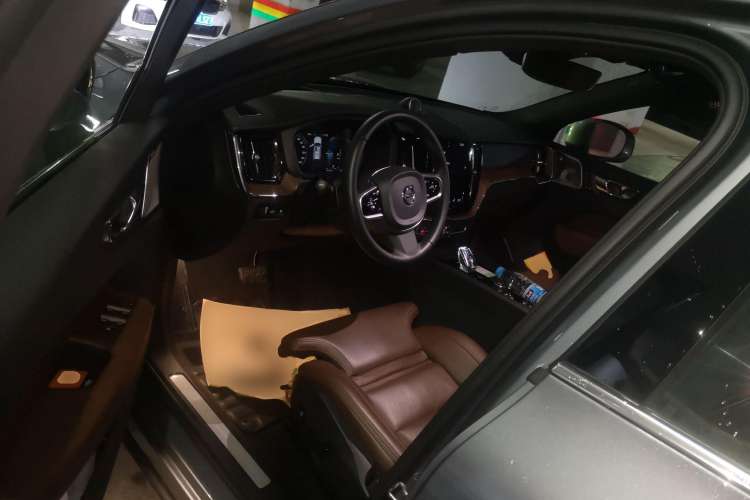 Used Volvo XC60 New Energy 2021 T8 e-Drive Hybrid Luxury Edition
