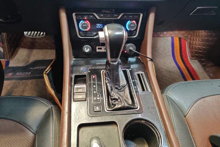 Used Zotye T600 Coupe 2017 1.5T Automatic Luxury Model Gear Lever