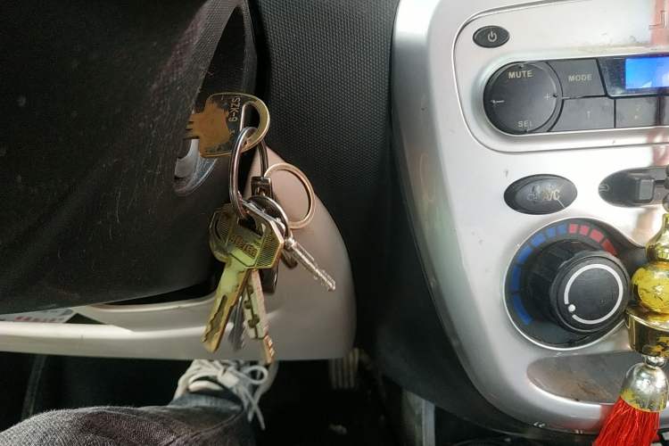 Used JMEV E200L 2016 E200 Standard Model
