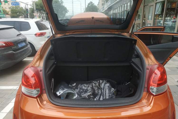 Used Hyundai Veloster 2011 1.6L Automatic Luxury Edition
