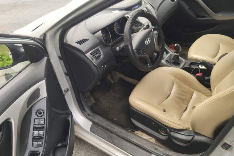 Used Hyundai Elantra (5th Generation / Langdong) 2012 1.6L Manual Fashion Edition
