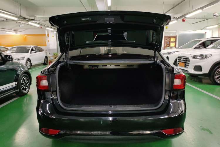 Used Roewe i5 2020 1.5L Automatic 4G Connected Linghao Edition