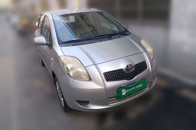 Used Toyota Yaris 2009 1.6E Automatic Comfort Edition Front Right 45 Deg