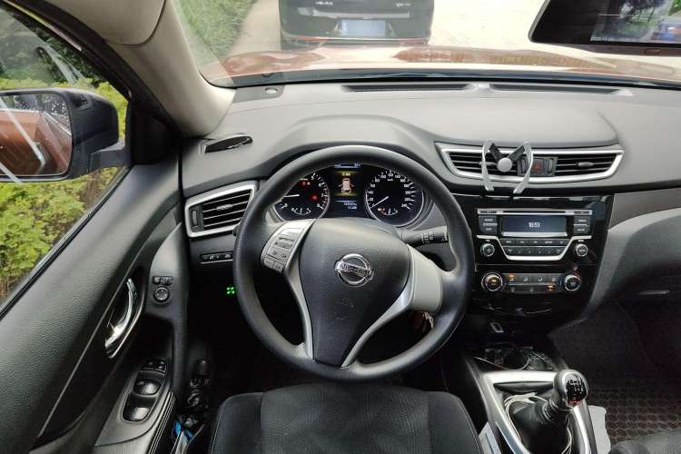 Used Nissan X-Trail 2017 2.0L Manual Classic Edition 2WD
