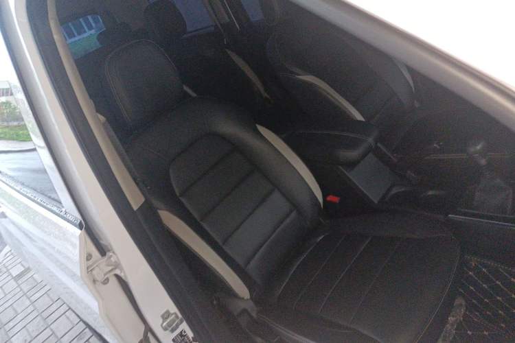Used Wuling Hongguang PLUS 2020 1.5L Manual Comfort 7-Seater