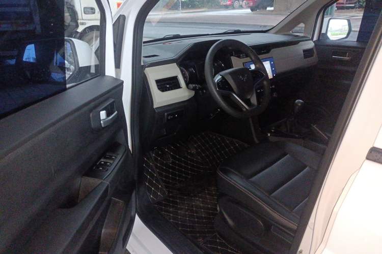 Used Wuling Hongguang PLUS 2020 1.5L Manual Comfort 7-Seater