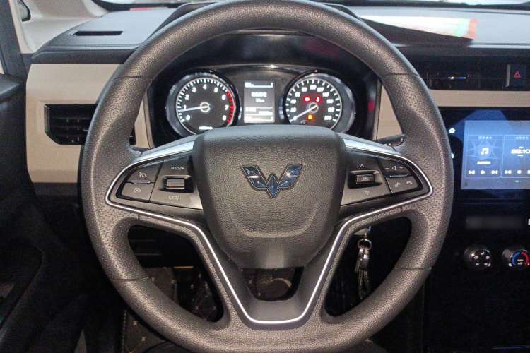 Used Wuling Hongguang PLUS 2020 1.5L Manual Comfort 7-Seater