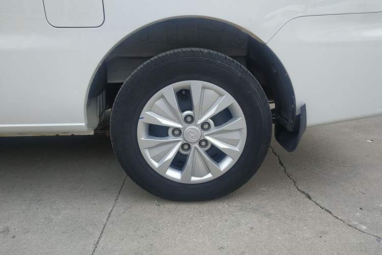 Used JAC M3 2016 IKEA Edition 1.6L Luxury Model Left Rear Wheel Hub