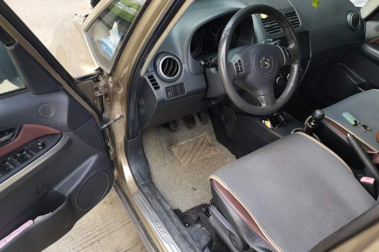Used Suzuki SX4 2012 1.6L Manual Ruiqi Model Driver Seat