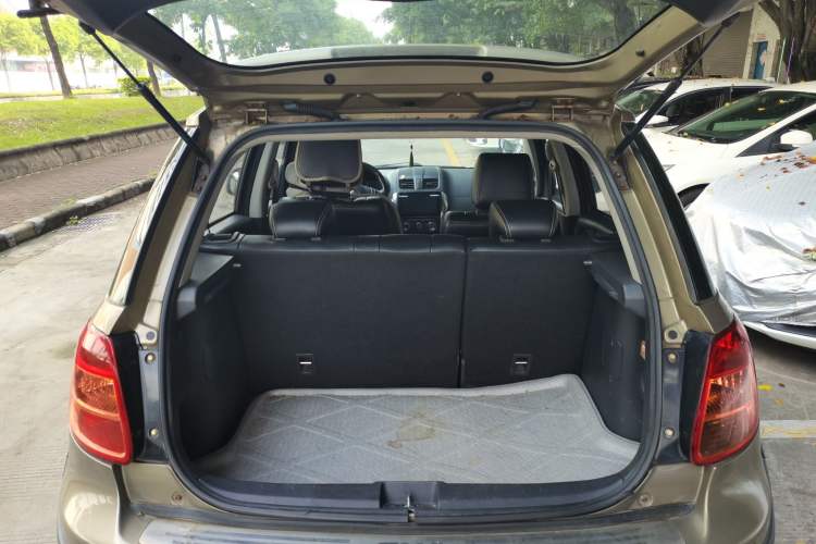Used Suzuki SX4 2012 1.6L Manual Ruiqi Model Trunk
