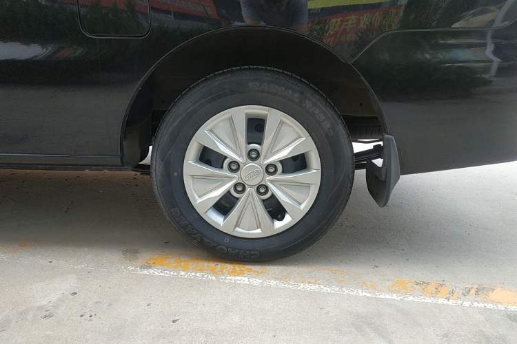 Used JAC M3 2019 Creator Edition 1.6L Luxury Version Left Rear Wheel Hub