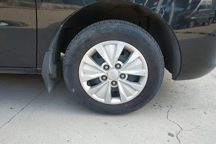 Used JAC M3 2019 Creator Edition 1.6L Luxury Version Right Front Wheel Hub