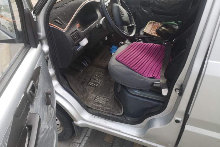 Used Wuling Rongguang Small Truck 2017 1.5L Double-Cab Basic Version L3C
