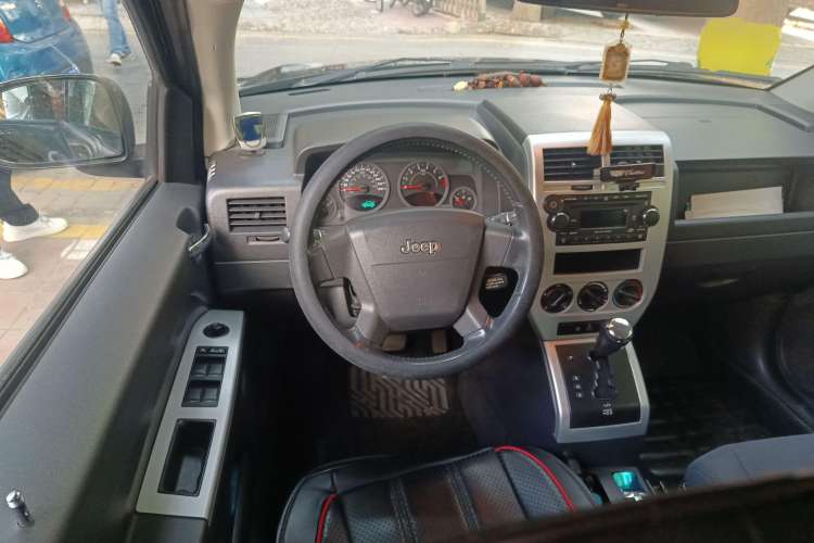 Used Jeep Compass 2007 2.4L four-wheel drive sport version
