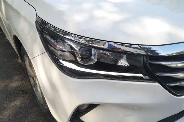 Used GAC Trumpchi GA4 2018 200T Automatic Luxury Edition Right Front Headlight