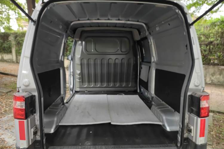 Used Jinbei Hiace X30 2020 1.5L Van Super-Enjoyment Model China VI Standard SWC15M