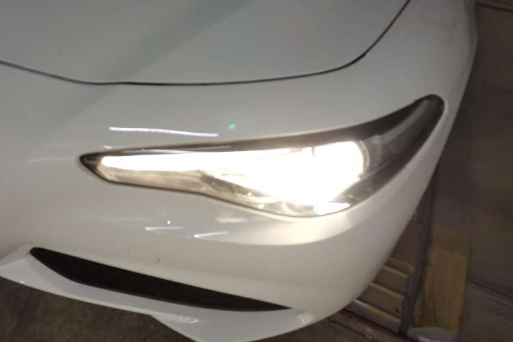 Used Alfa Romeo Giulia 2017 2.0T 280HP Luxury Edition
