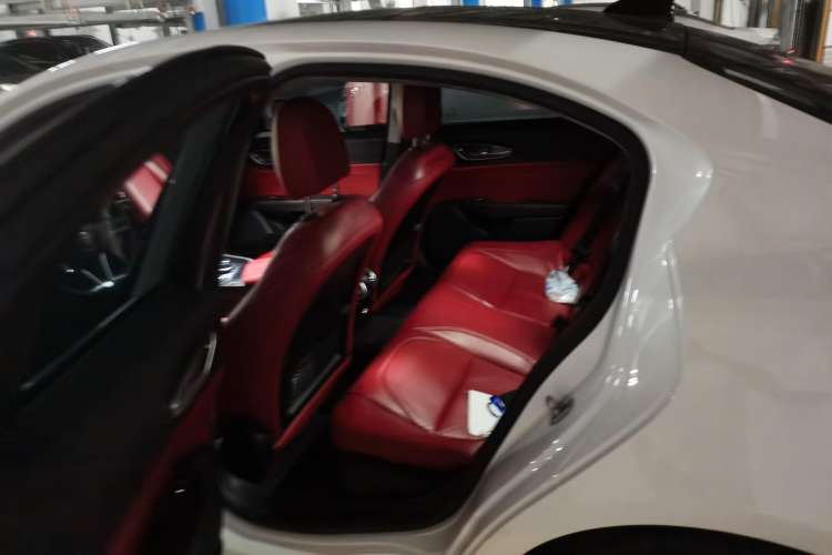 Used Alfa Romeo Giulia 2017 2.0T 280HP Luxury Edition
