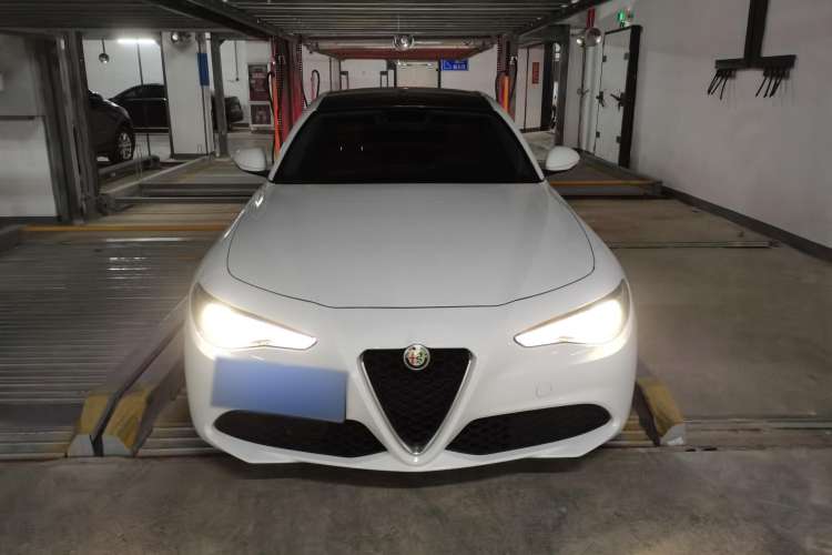 Used Alfa Romeo Giulia 2017 2.0T 280HP Luxury Edition
