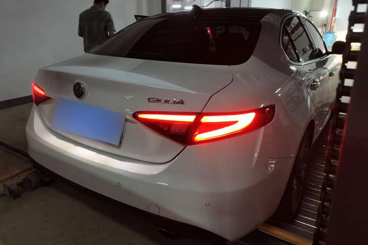 Used Alfa Romeo Giulia 2017 2.0T 280HP Luxury Edition
