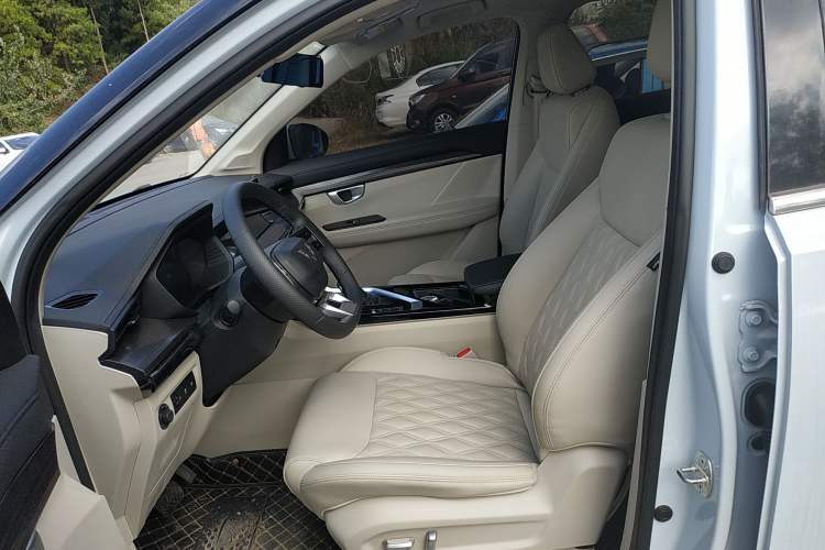 Used Wuling Asta 2022 2.0L DHT Electric-Speed Version

