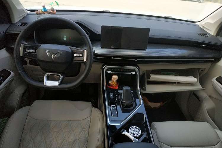 Used Wuling Asta 2022 2.0L DHT Electric-Speed Version
