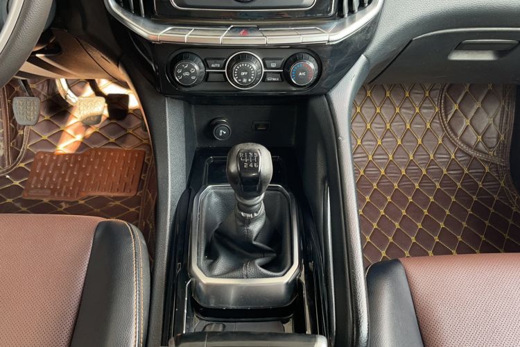 Used JMC Yusheng S350 2017 2.0T Manual Two-Wheel Drive Diesel Luxury Edition 5 Seats