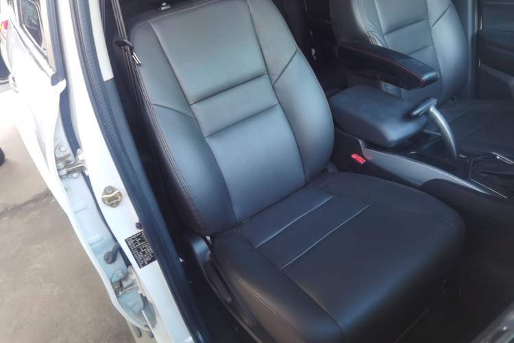 Used JMC Yusheng S350 2013 2.4T Automatic 2WD Diesel Ultra-Luxury 5-Seater
