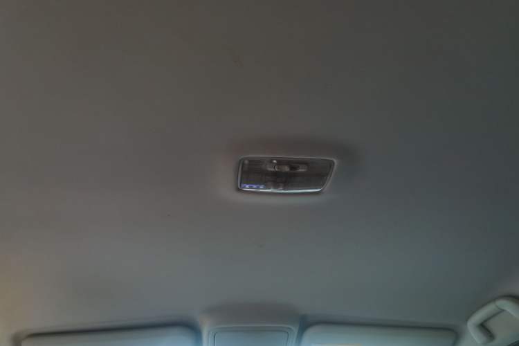 Used JMC Yusheng S350 2013 2.4T Automatic 2WD Diesel Ultra-Luxury 5-Seater
