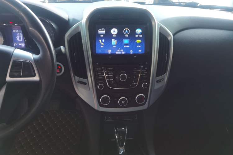 Used JMC Yusheng S350 2013 2.4T Automatic 2WD Diesel Ultra-Luxury 5-Seater
