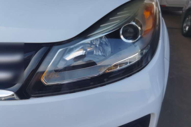 Used JMC Yusheng S350 2013 2.4T Automatic 2WD Diesel Ultra-Luxury 5-Seater
