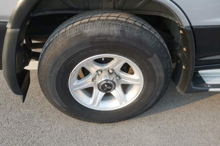 Used Leopaard Q6 2014 2.4L Four-Wheel Drive Version