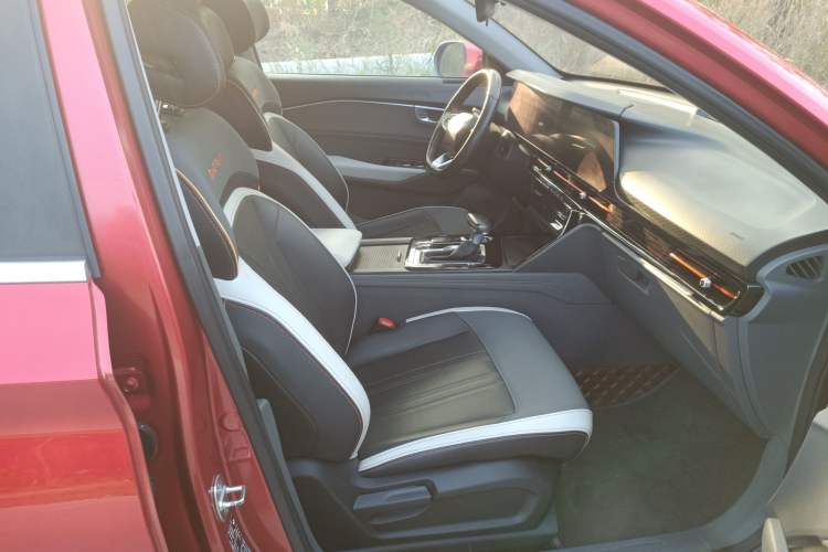 Used Baojun RC-6 2019 1.5T CVT 24-Hour Online Prestige Edition
