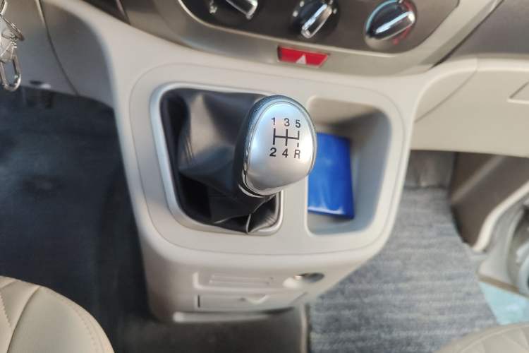 Used JAC M3 2019 PLUS IKEA Edition 1.8L Luxury 9-Seater Gear Lever