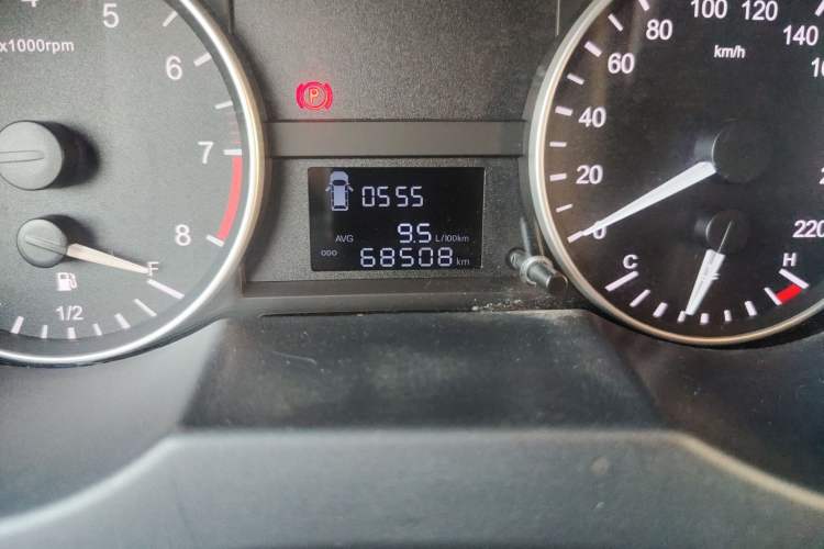 Used JAC M3 2019 PLUS IKEA Edition 1.8L Luxury 9-Seater Odometer Close Up