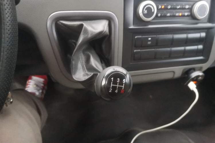 Used Foton Scenic G7 2015 2.0L Commercial Version Short Wheelbase High Roof 4Q20M
