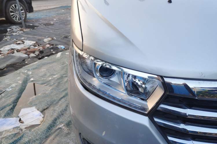 Used JAC M3 2019 PLUS IKEA Edition 1.8L Luxury 9-Seater Right Front Headlight