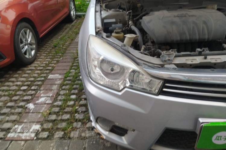 Used Soueast V3 Lingyue 2012 Revised Version 1.5L Manual Flagship Edition Right Front Headlight