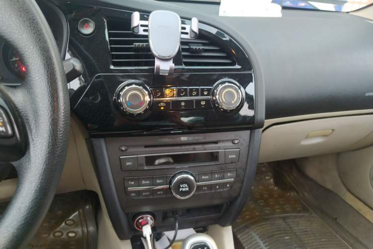 Used Soueast V3 Lingyue 2012 Revised Version 1.5L Manual Flagship Edition Audio And AC Panel