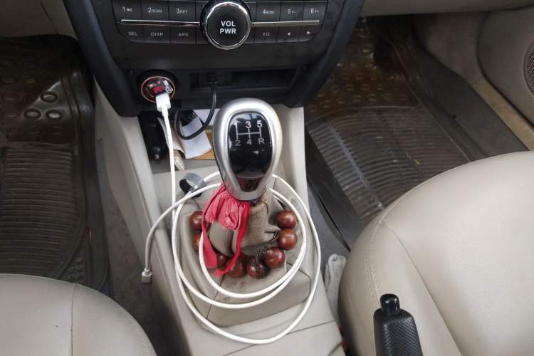 Used Soueast V3 Lingyue 2012 Revised Version 1.5L Manual Flagship Edition Gear Lever